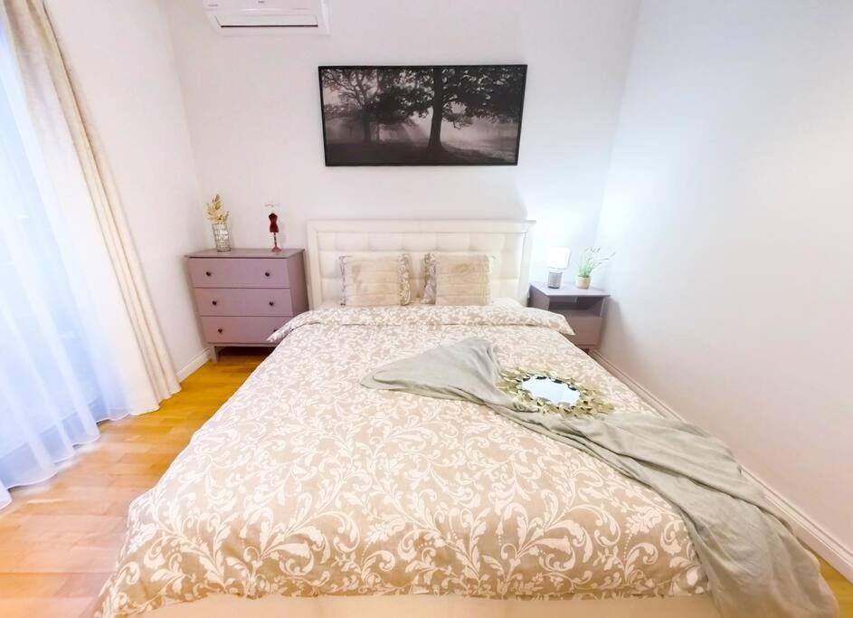 Old Town Spacious Apartment Βουκουρέστι Εξωτερικό φωτογραφία